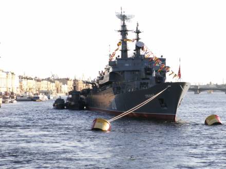 Крейсер "Смольный" в Санкт-Петербурге