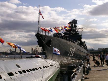 Военные корабли в Неве