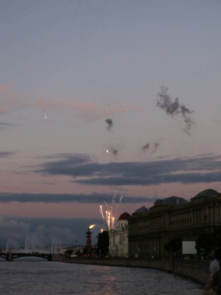Праздничный фейерверк вечером в честь Дня ВМФ России 2008 г.