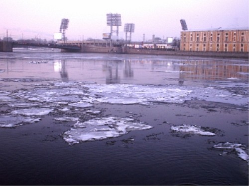 Вид с набережной Макарова на Петровский стадион