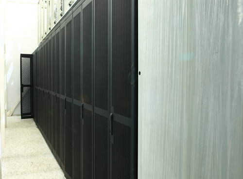Серверные шкафы в дата-центре SDN