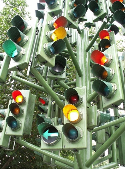 Светофорное дерево в Лондоне - The Traffic Light Tree in London